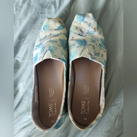 TOMS alpargata turtle slip ons - Picture 1 of 3
